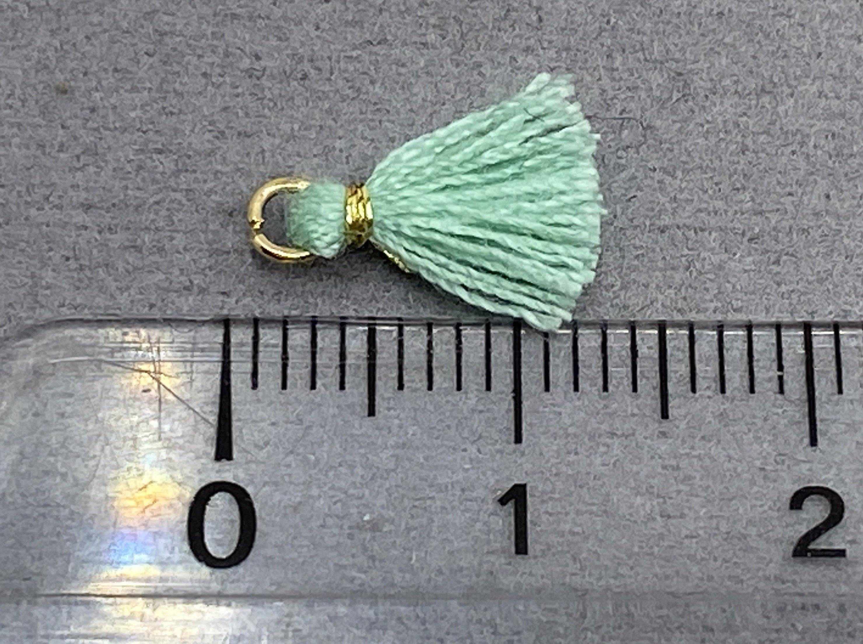 Anhänger Mini-Quaste 1 cm, Farbe gold, seafoam - bead&more