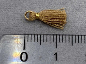 Anhänger Mini-Quaste 1 cm, Farbe gold, goldbraun - bead&more