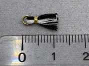 Anhänger Mini-Quaste 1 cm, Farbe gold, schwarz-weiss - bead&more