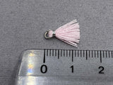 Anhänger Mini-Quaste 1 cm, Farbe silber, rosa