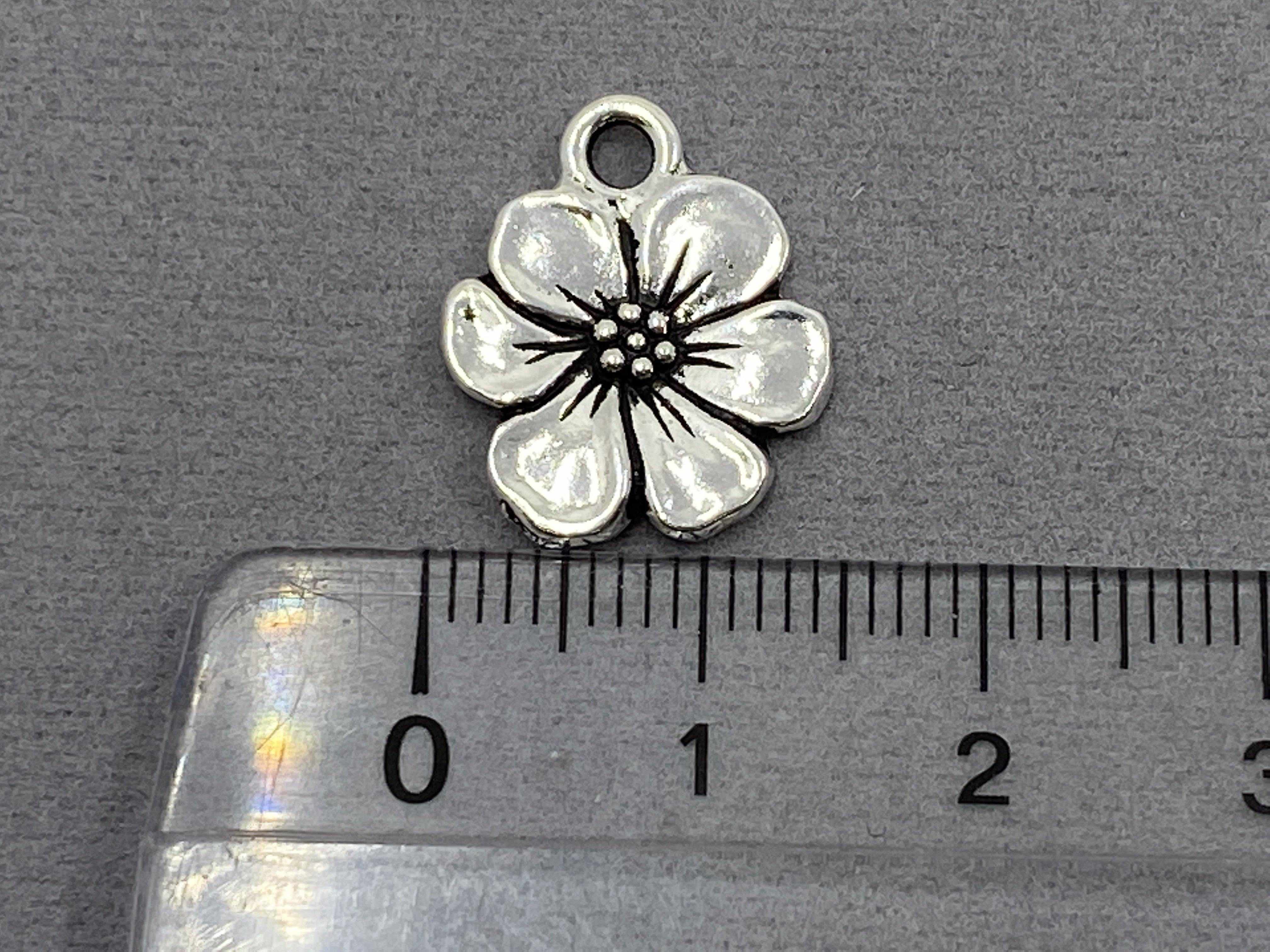Anhänger Metall Apple Blossom 18 mm, Farbe altsilber - bead&more
