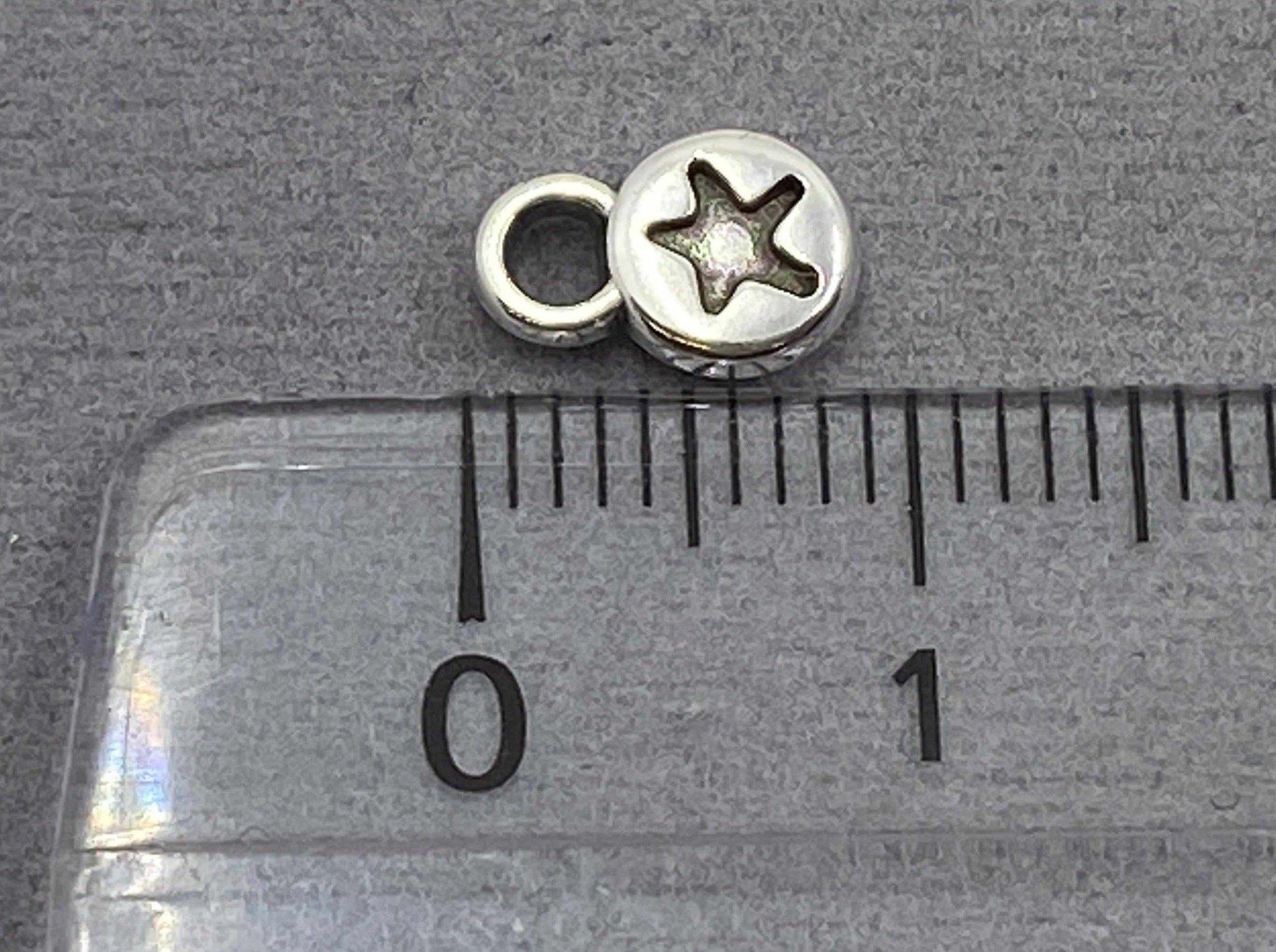 Anhänger Metall rund mit Stern 9 mm, Farbe altsilber - bead&more