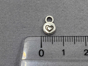 Anhänger Metall rund mit Herz 9 mm, Farbe altsilber - bead&more