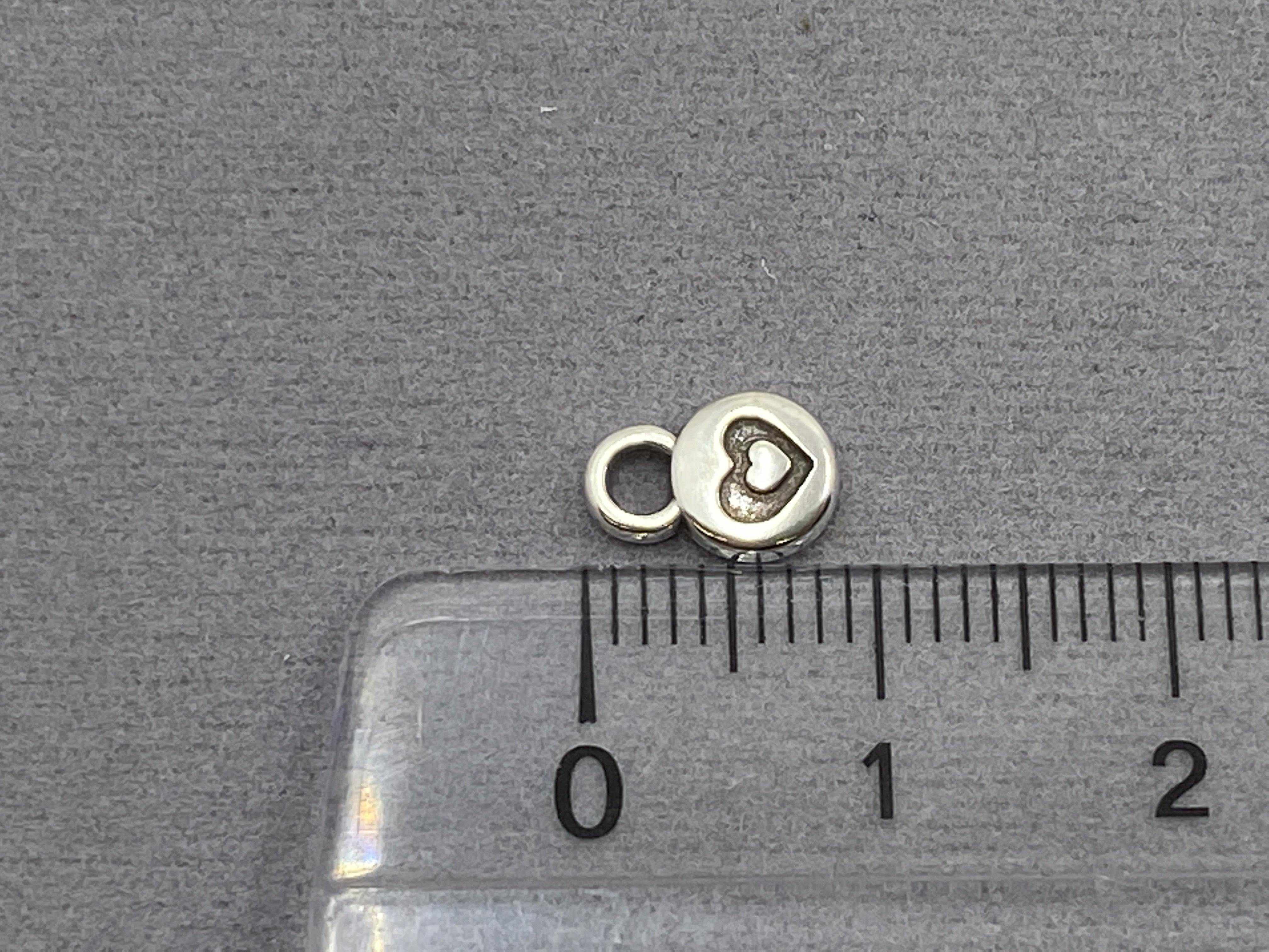 Anhänger Metall rund mit Herz 9 mm, Farbe altsilber - bead&more