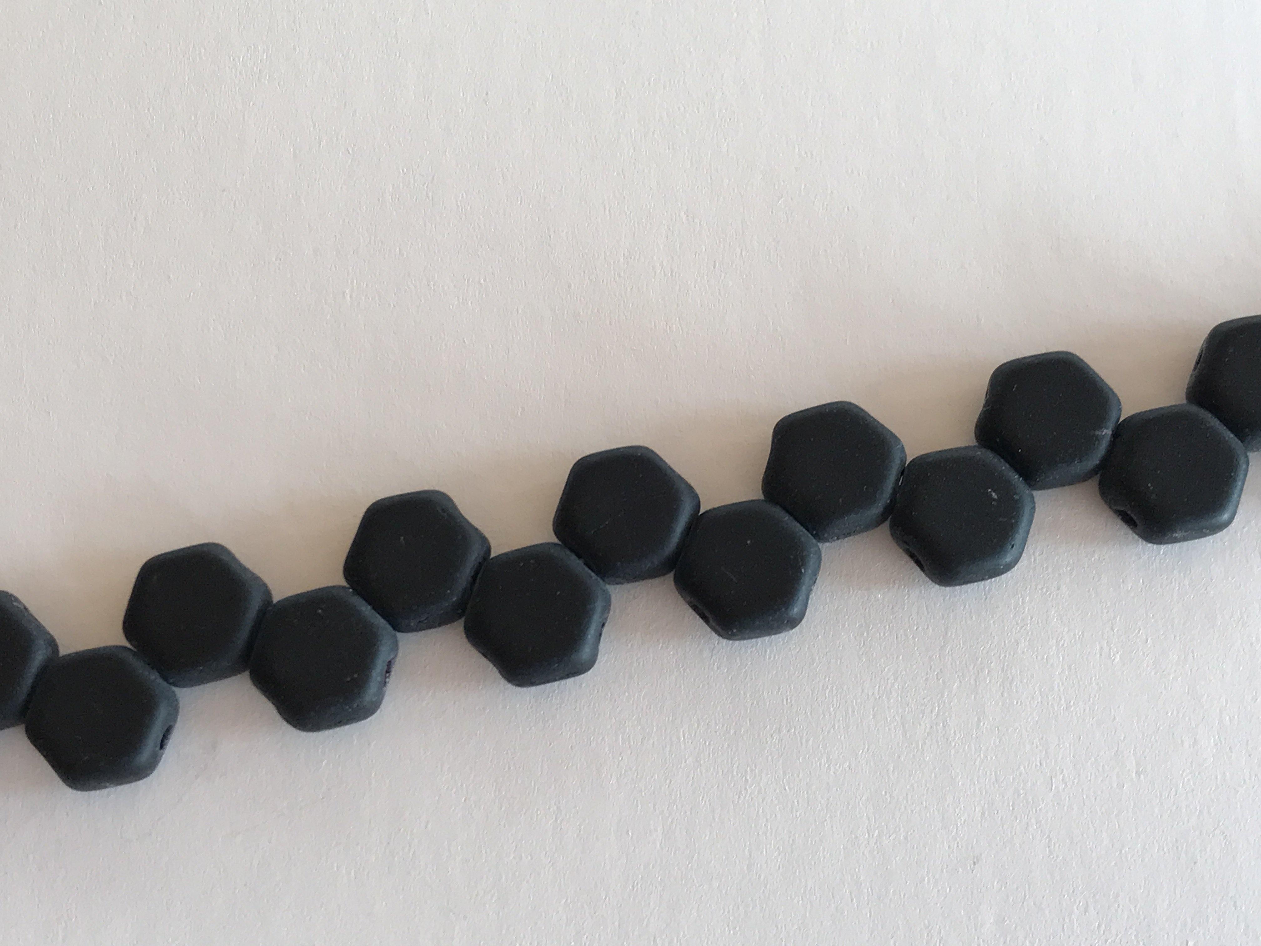 HONEYCOMB 6MM, Farbe 05 JET MATTE - bead&more