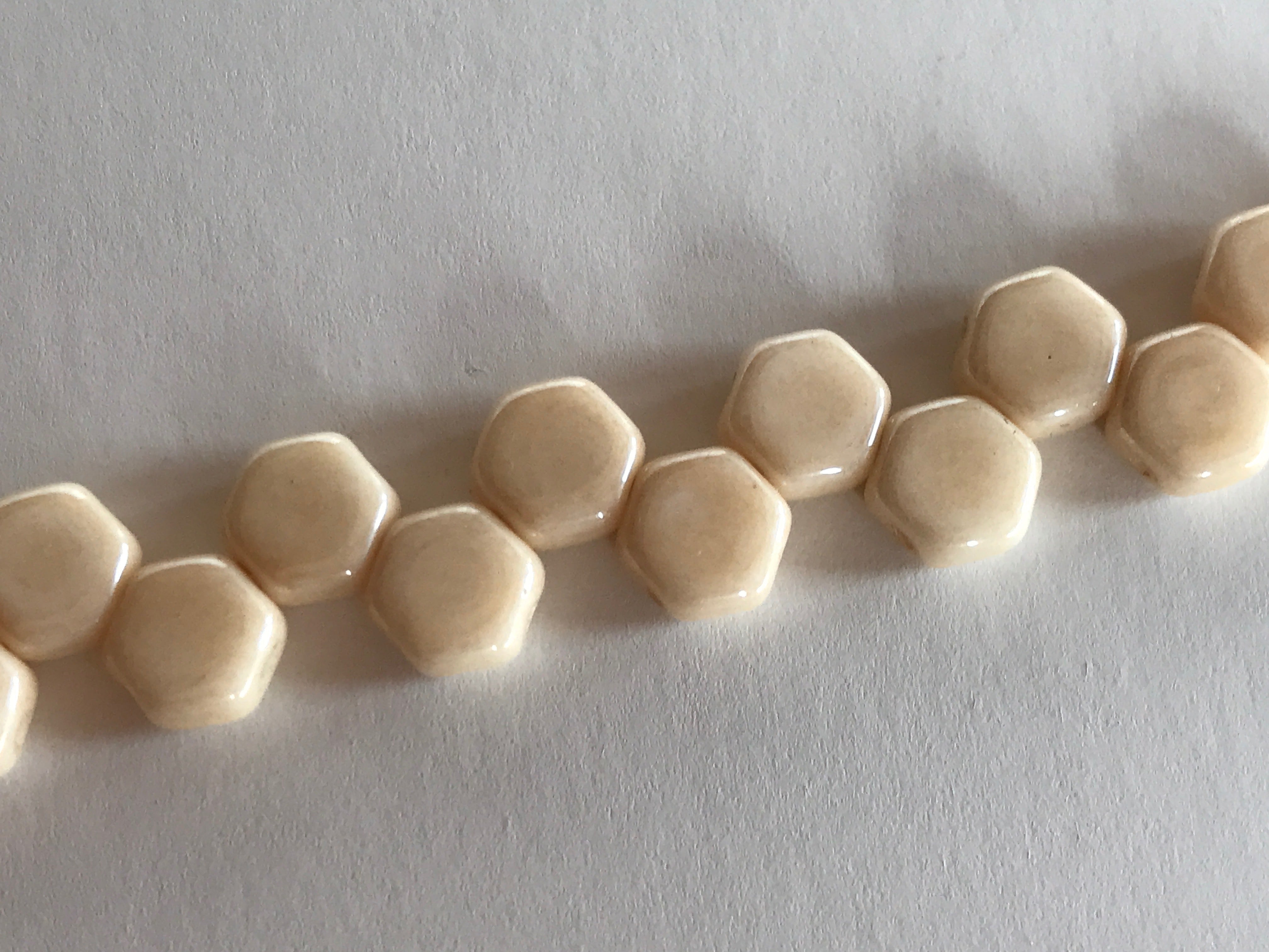 HONEYCOMB 6MM, Farbe 31 CHALK BEIGE - bead&more