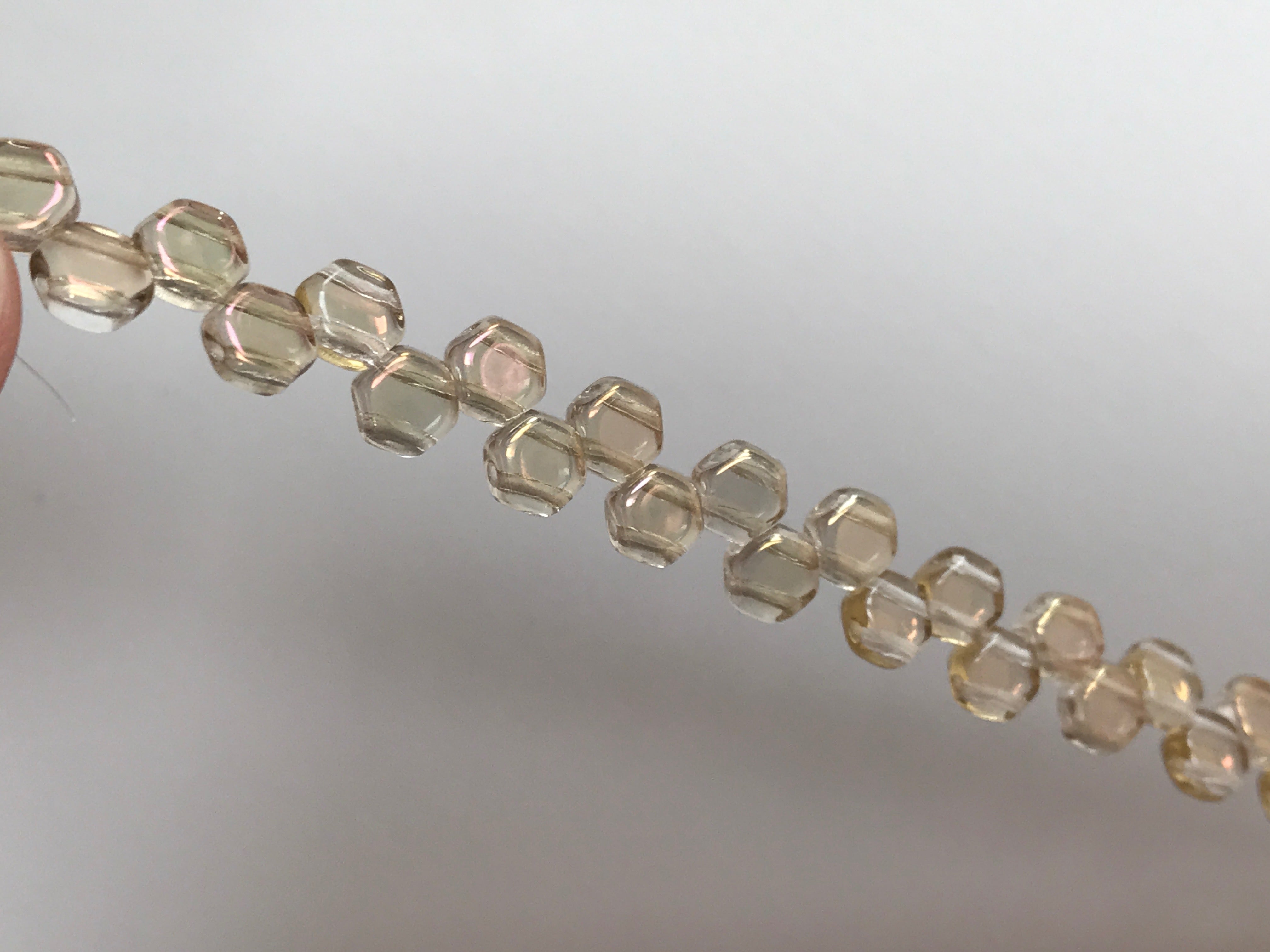 HONEYCOMB 6MM, Farbe 30 CRYSTAL BEIGE LUST - bead&more