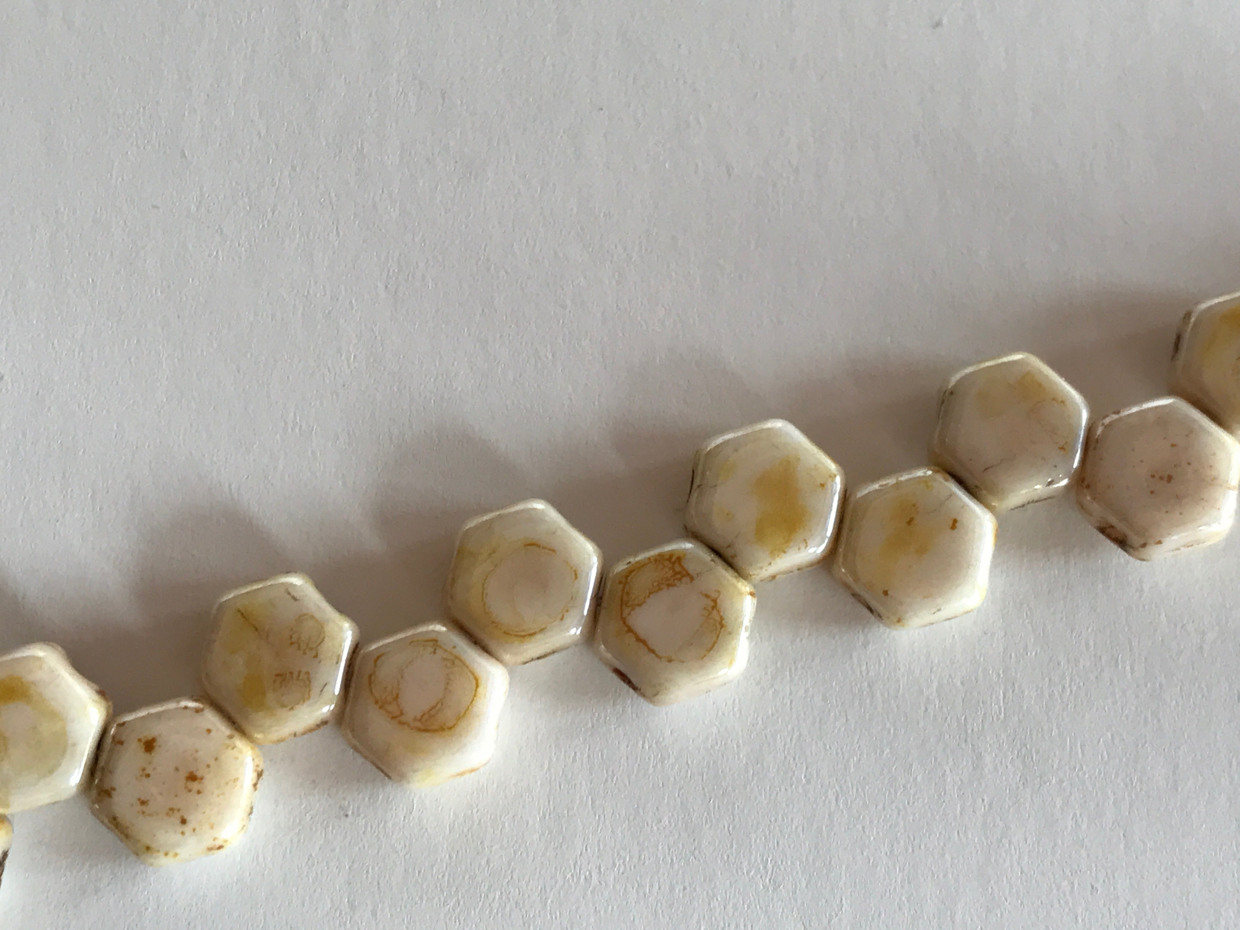 HONEYCOMB 6MM, Farbe 32 HONEY DRIZZLE - bead&more