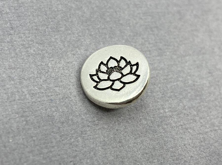 Metallknopf "Lotusblume", Farbe silber - bead&more