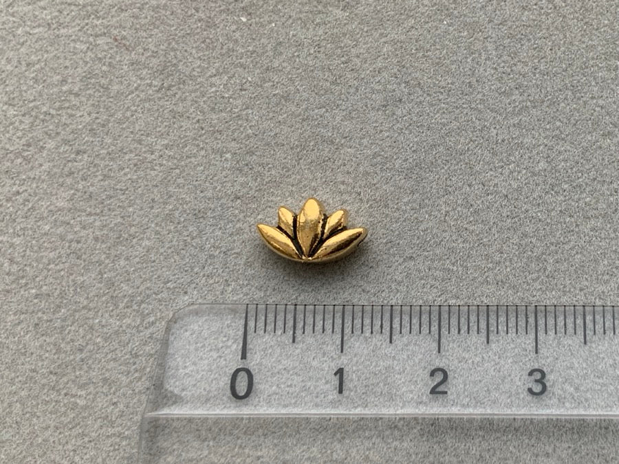 Perlina di metallo "Fiore di loto", ottone
