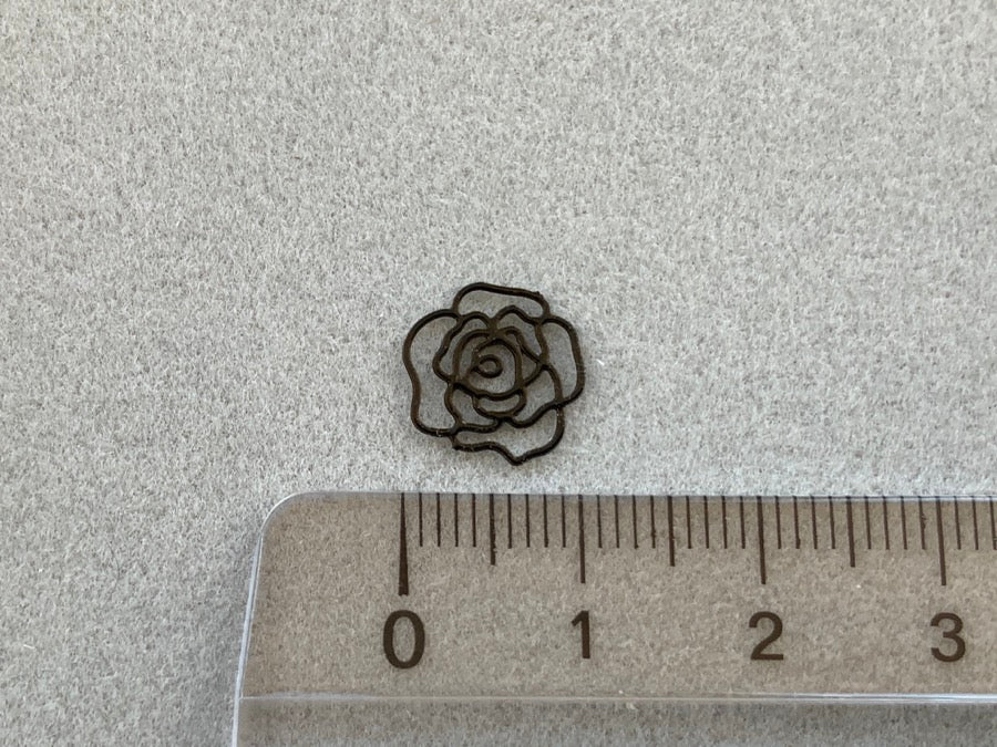 Ciondolo/connettore in metallo "Rosa", colore nero