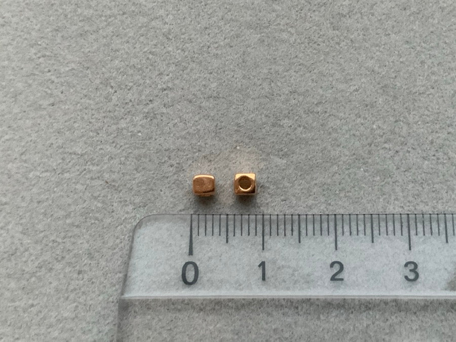 Perle en métal "Cube mini", or rose