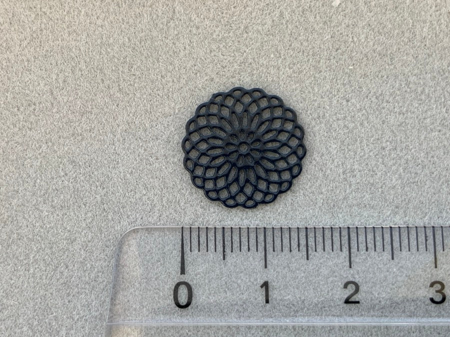 Ciondolo/connettore in metallo "fiore di Boemia", colore blu scuro