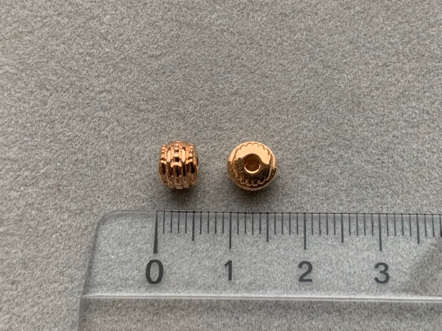 Perle en métal "Ornament Dots mini", or rose