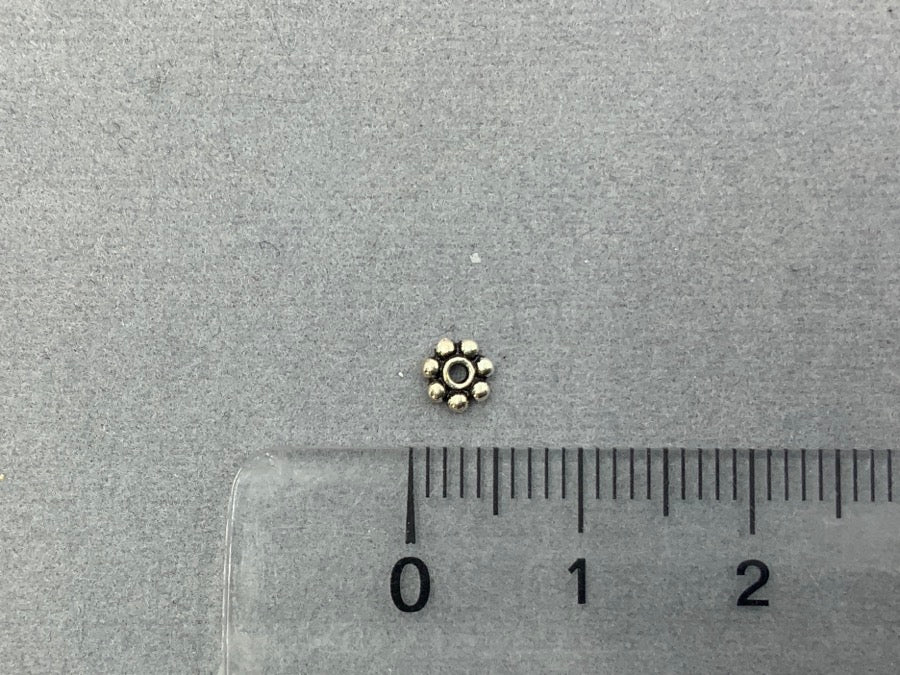 Perle en métal "Heishi Dots", argentée
