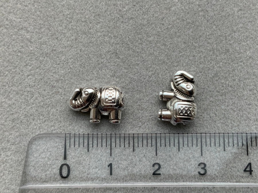 Perle en métal "Éléphant", argent vieilli