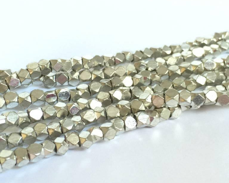 Metallwürfel - Cornerless Cubes 3,2 mm, silver plated brass - bead&more