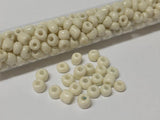Rocailles Glasperlen ''Shabby'', 4mm, Farbe 09 almond white 7g / ca. 90 Stk