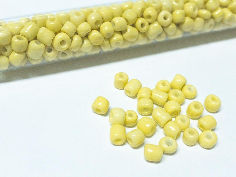 Rocailles Glasperlen ''Shabby'', 4mm, Farbe 31 pastel yellow 7g / ca. 90 Stk - bead&more