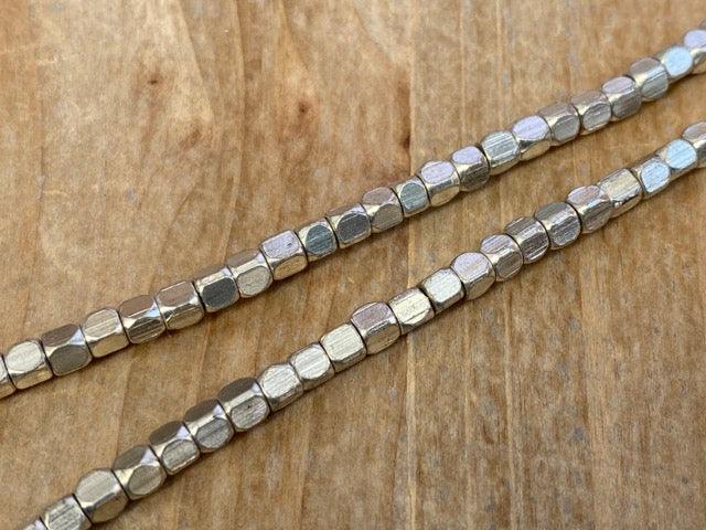 Metallwürfel "soft" - Cornerless Cubes 3,2 mm, silver plated brass - bead&more