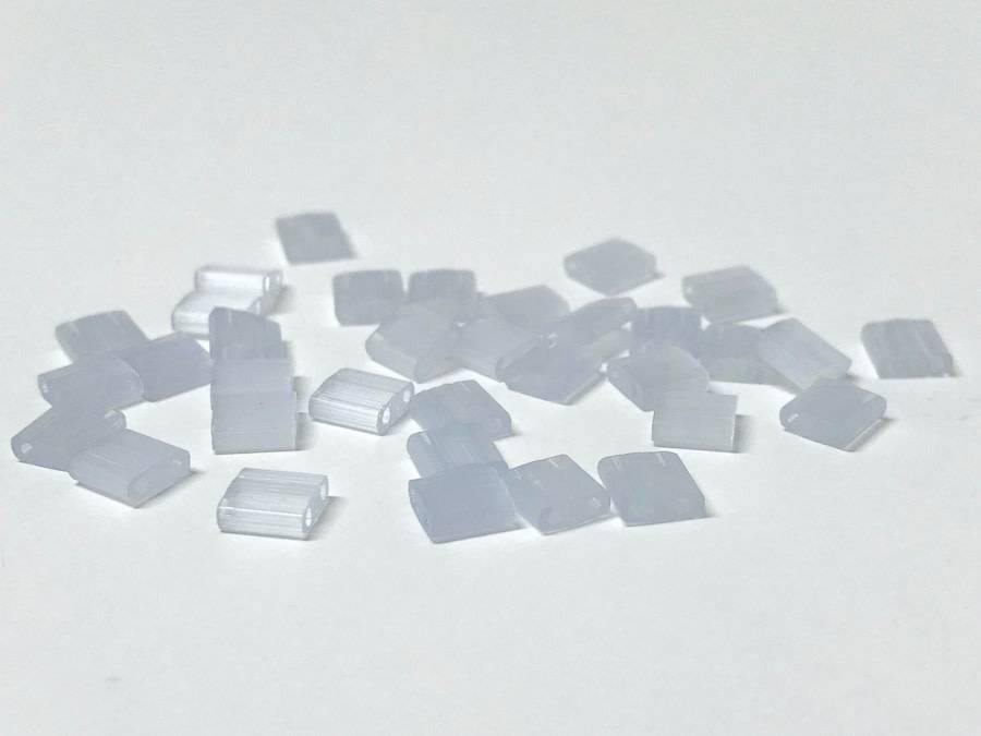 Tila Beads 5mm, Farbe 24 Silk Pale Light Gray - bead&more